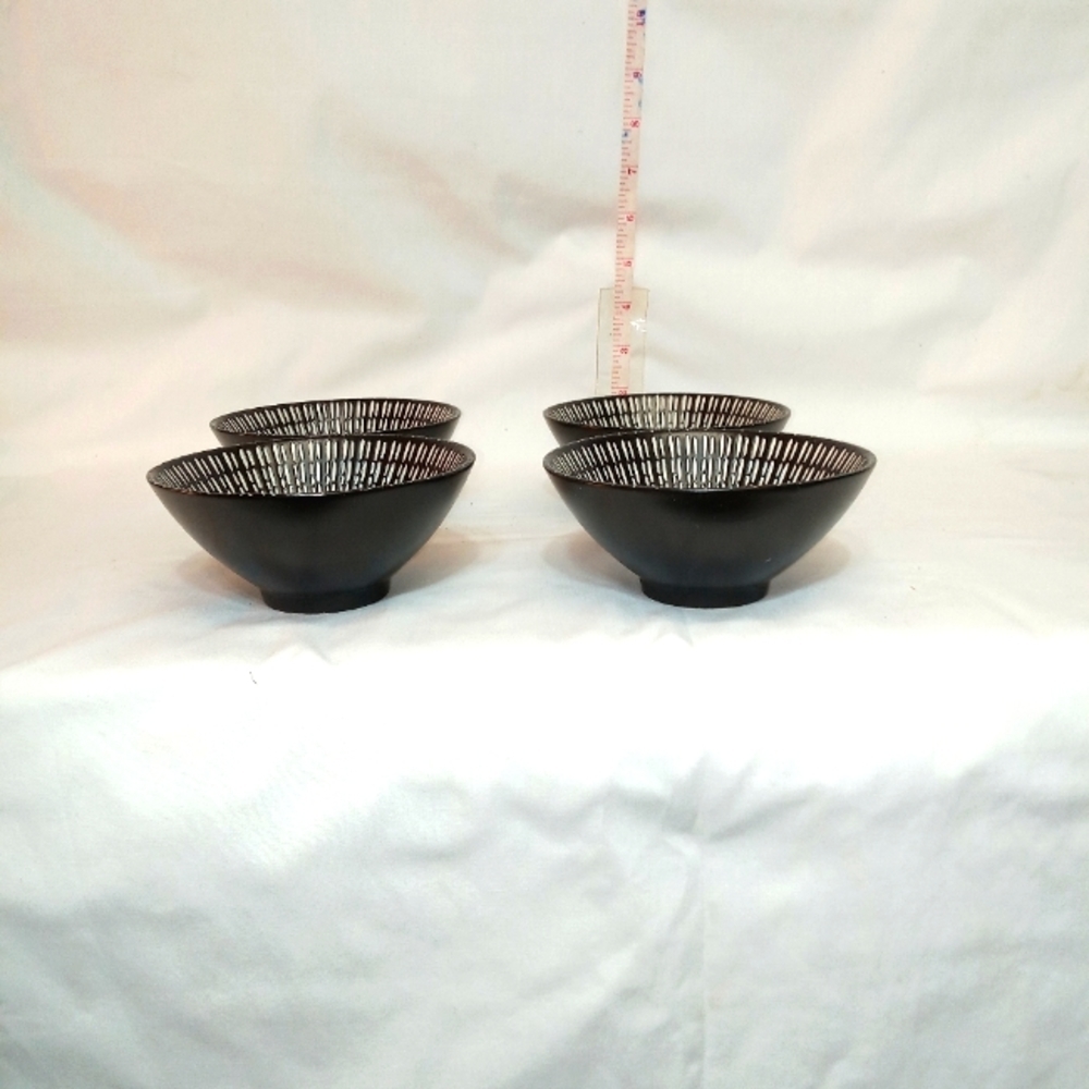 𝅺SET of 4 ceramic bowls. (new never used).